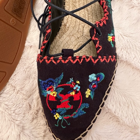 New  Tory Burch Sonoma Gillie Embroidered Espadrille Shoes size 7 1/2 - Picture 3 of 5